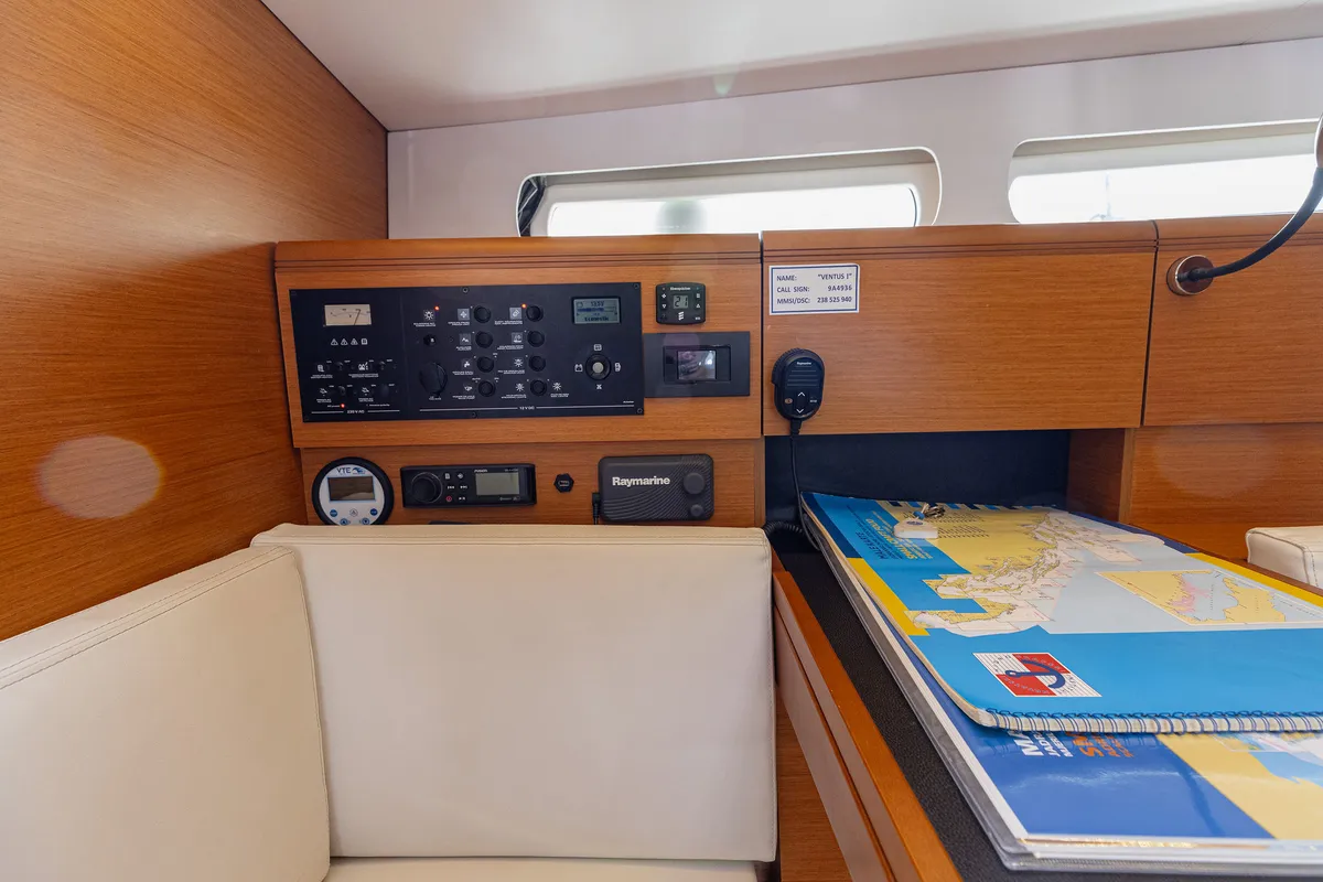 Salon of Ventus, a Jeanneau Sun Odyssey 449 sailboat at Kaštela, Croatia