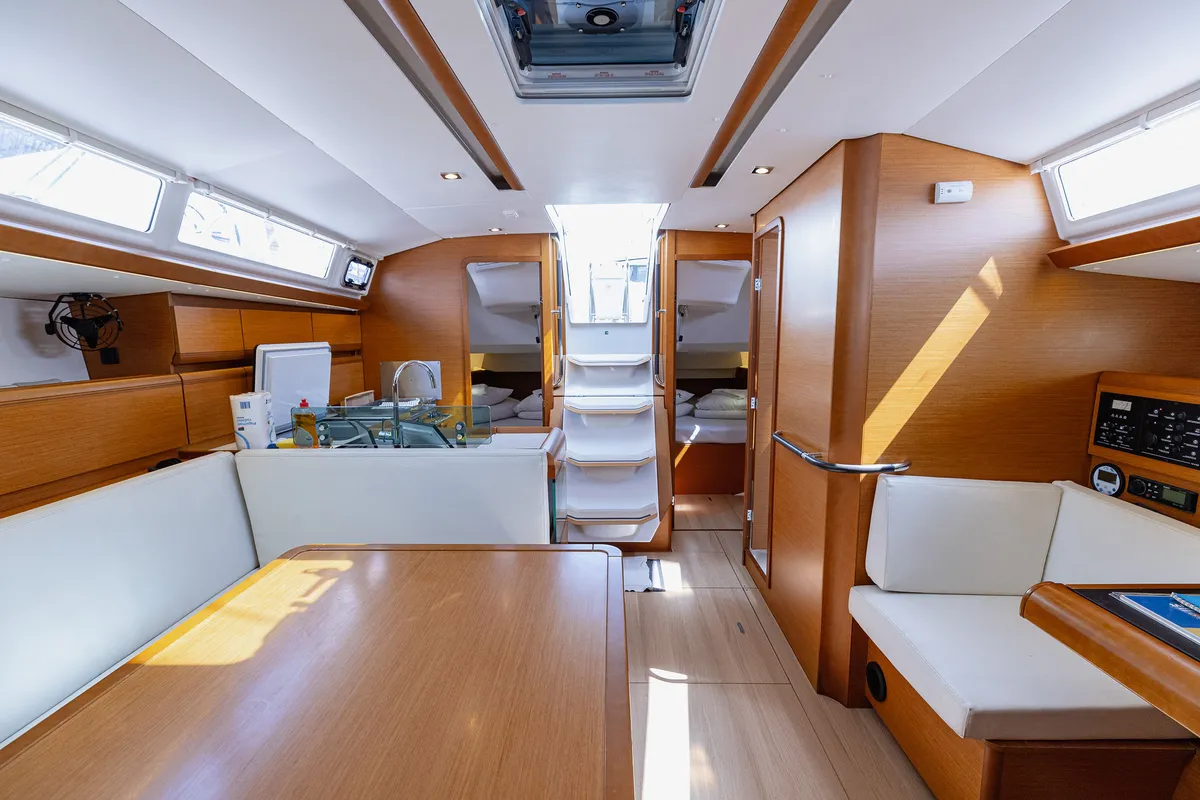 Salon of Ventus, a Jeanneau Sun Odyssey 449 sailboat at Kaštela, Croatia