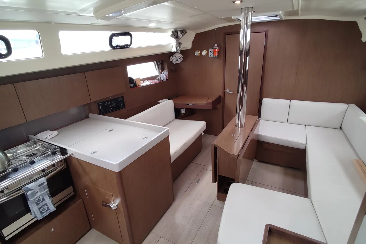 Salon of Maera, a Beneteau Oceanis 41.1 sailboat at Volos, Greece