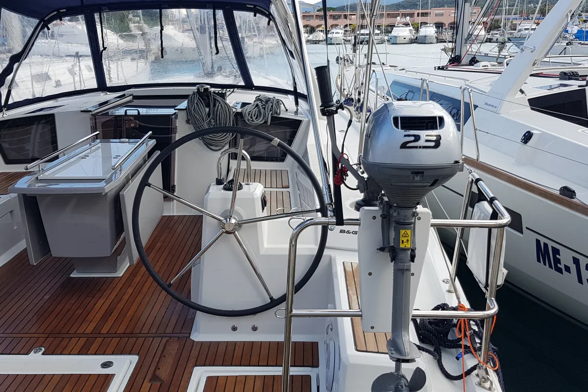 Cockpit of Senza Frontiere, a Beneteau Oceanis 41.1 sailboat at Tonnarella, Italy