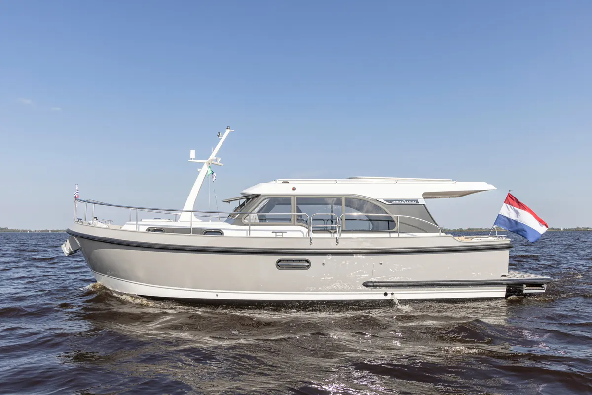 Dojo, a Linssen Grand Sturdy 30 motorboat at Molecaten Jachthaven Flevostrand, Netherlands