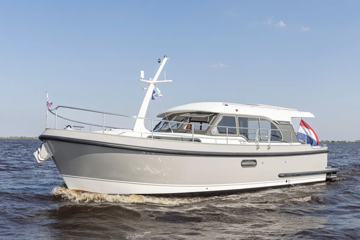 Dojo, a Linssen Grand Sturdy 30 motorboat at Molecaten Jachthaven Flevostrand, Netherlands
