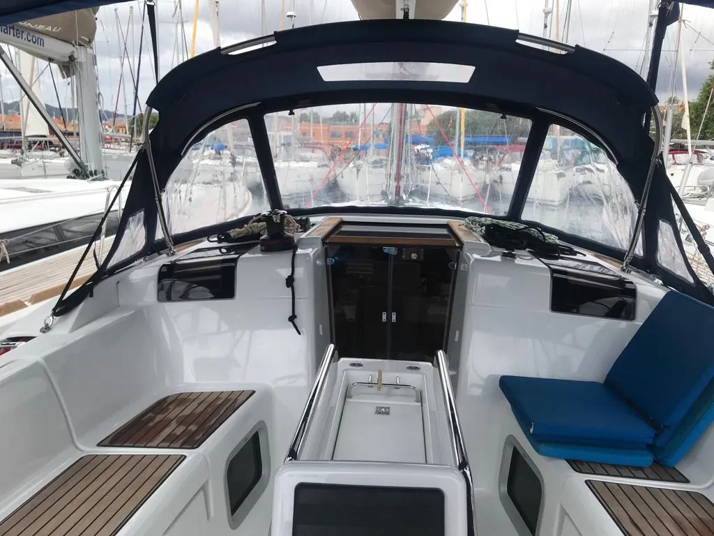 Cockpit of Alboran Limoncello, a Jeanneau Sun Odyssey 419 sailboat at Elephant Butte Estates, United States