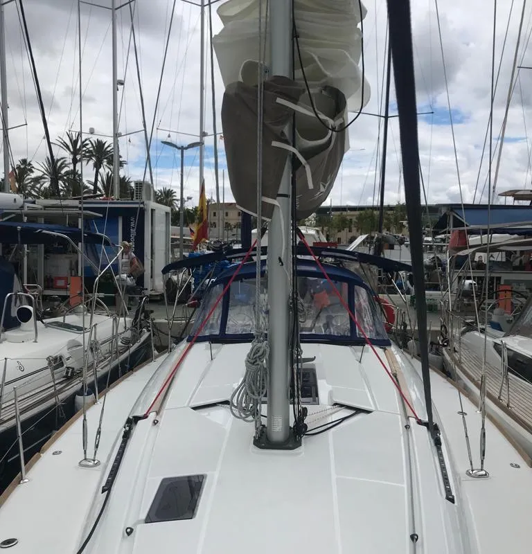 Deck of Alboran Limoncello, a Jeanneau Sun Odyssey 419 sailboat at Elephant Butte Estates, United States