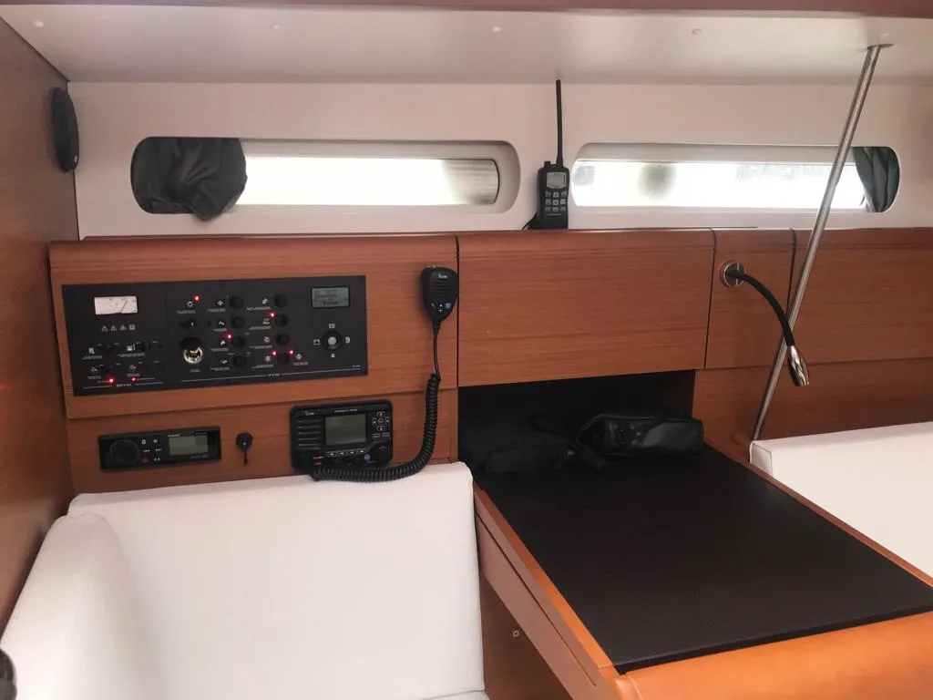 Alboran Limoncello, a Jeanneau Sun Odyssey 419 sailboat at Elephant Butte Estates, United States