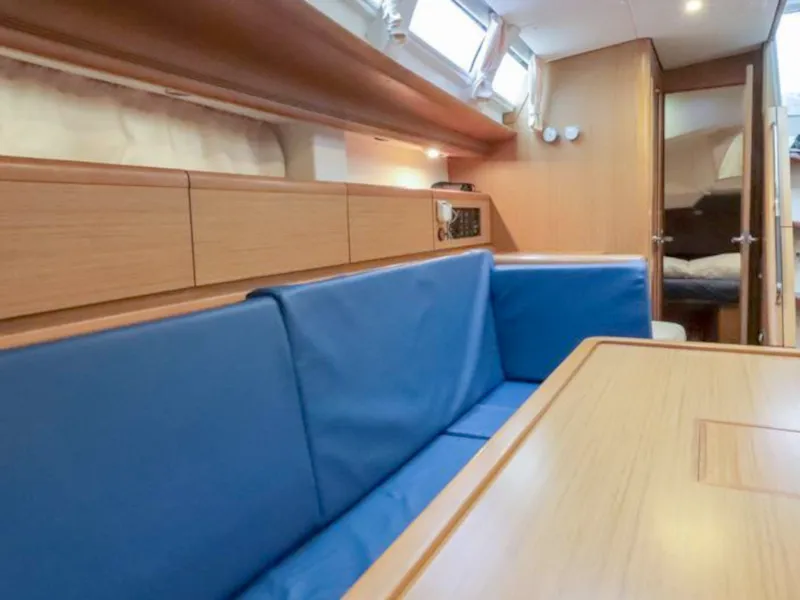 Salon of OCEANIA, a Jeanneau Sun Odyssey 44 i sailboat at Piombino, Italy