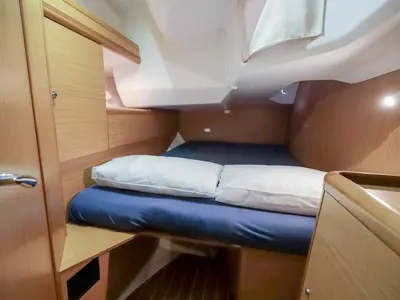 Cabin on OCEANIA, a Jeanneau Sun Odyssey 44 i sailboat at Piombino, Italy