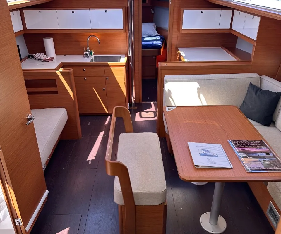 Salon of Opportune Moment, a Dufour 430 sailboat at Chesapeake, United States