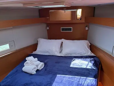Cabin on Opportune Moment, a Dufour 430 sailboat at Chesapeake, United States