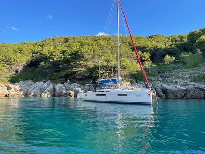Exterior view of Sunsail 44 SO Classic, a Jeanneau Sun Odyssey 440 sailboat at Procida, Italy