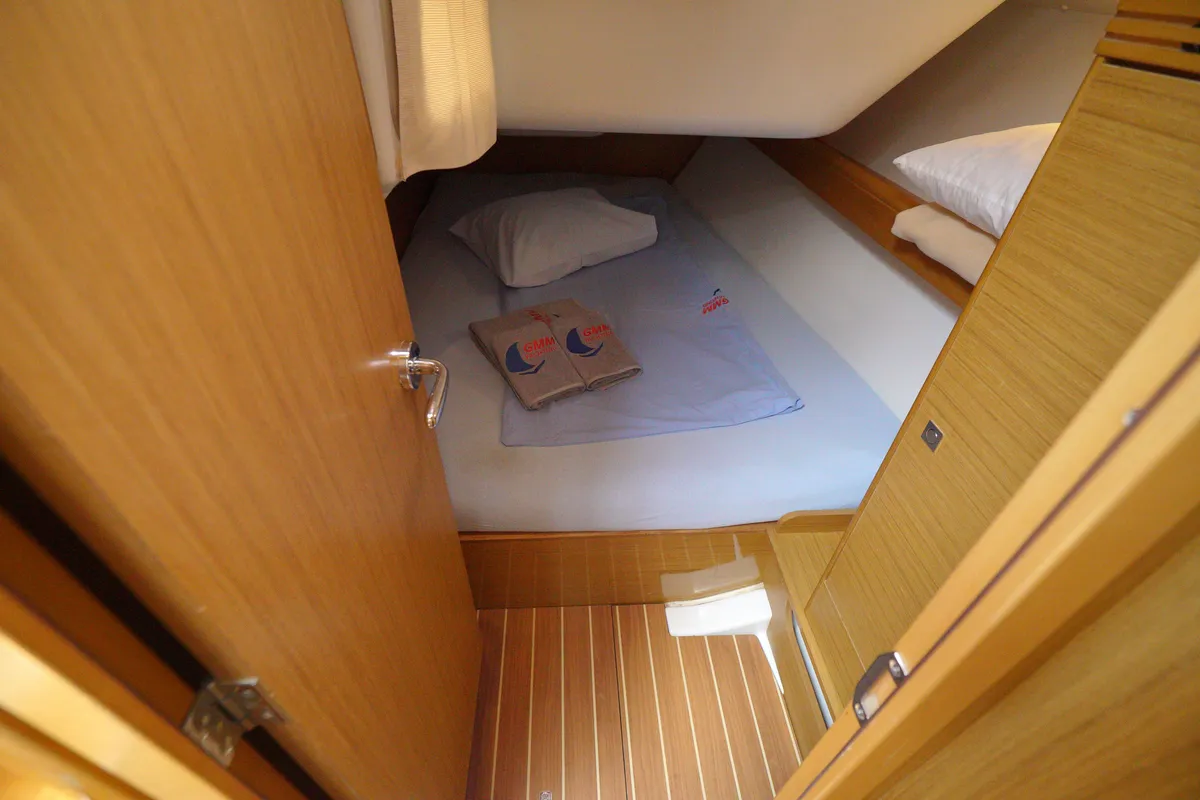 Cabin on Primus Navi, a Jeanneau Sun Odyssey 36i sailboat at Marmaris, Turkey