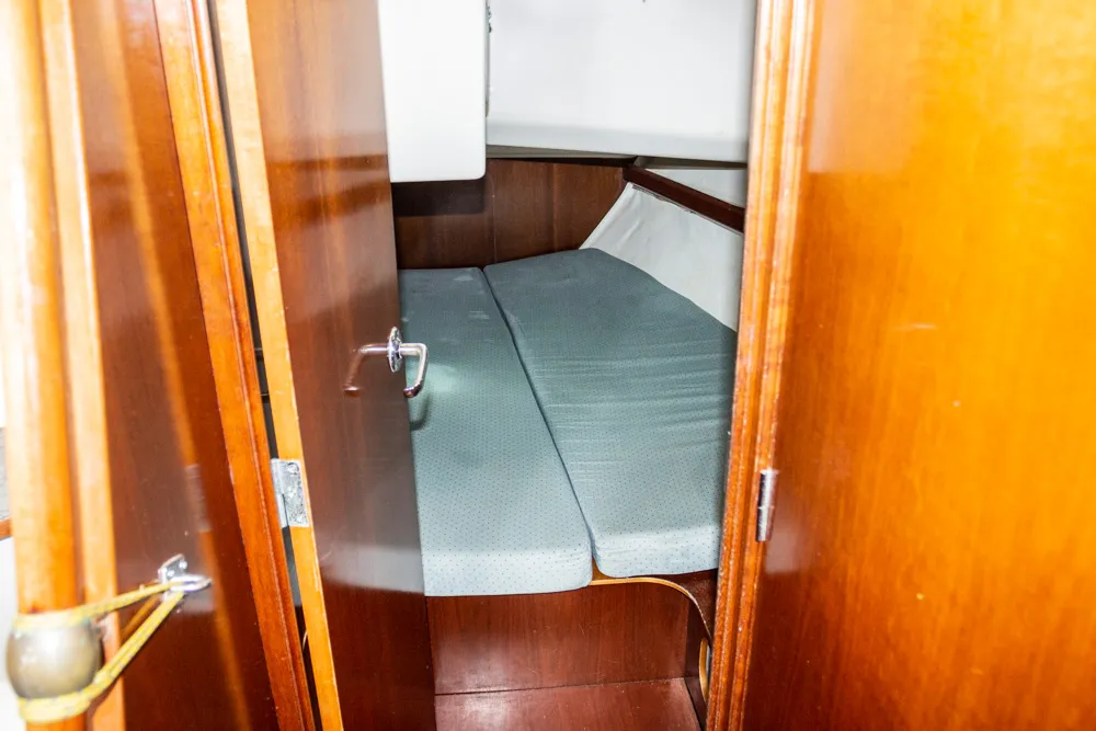 Cabin on Kleio, a Beneteau Oceanis 381 sailboat at Volos, Greece