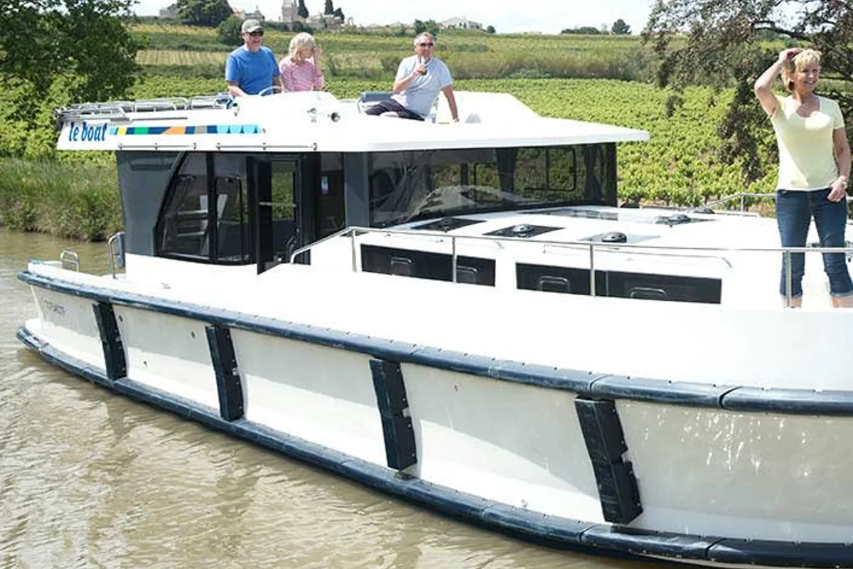 Exterior view of Horizon 3, a Cygnet Horizon 3 motorboat at Borough of Runnymede, United Kingdom