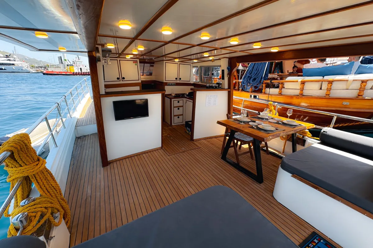 Salon of AYKEN, a Custom Made Ayken motor yacht at Bakırköy, Turkey