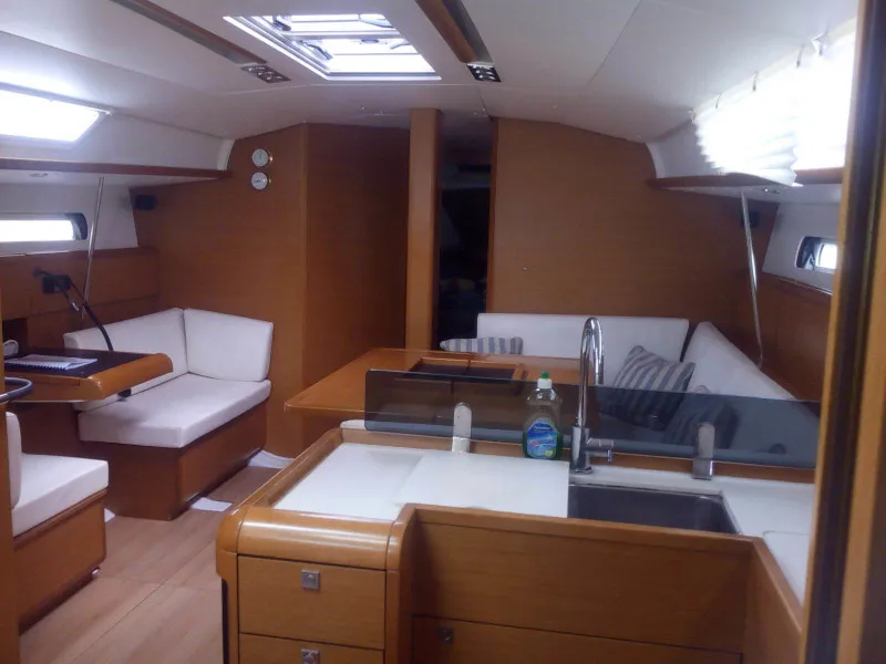 Salon of Roberta, a Jeanneau Sun Odyssey 439 sailboat at Salerno, Italy
