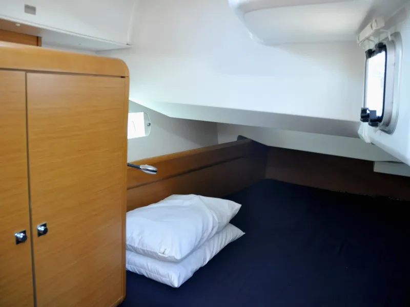 Cabin on Roberta, a Jeanneau Sun Odyssey 439 sailboat at Salerno, Italy