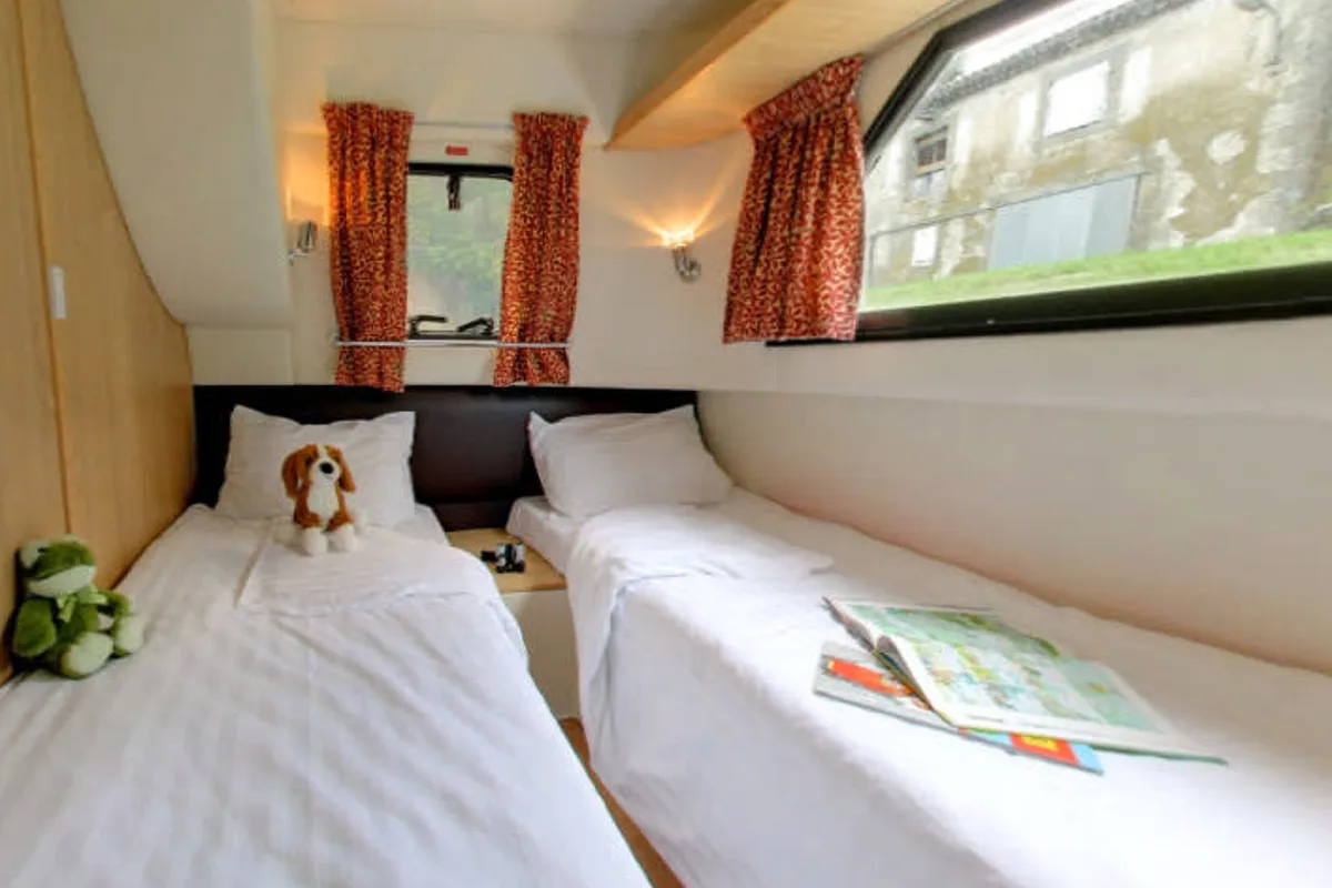 Cabin on Mystique - Comfort Plus 12, a Cygnet Mystique motorboat at Vinkeveen, Netherlands