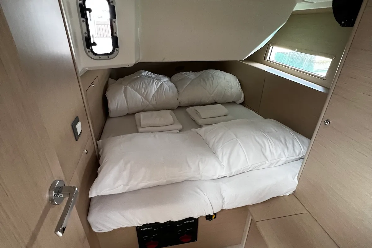 Cabin on Elizabeth, a Beneteau Oceanis 40.1 sailboat at Općina Sukošan, Croatia