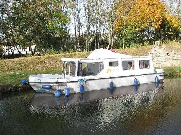 2405, a Espade 1050 Fly motorboat at Mittersheim, France