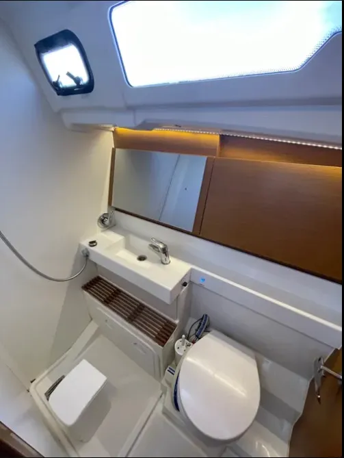 Head on AF-SO490, a Jeanneau Sun Odyssey 490 sailboat at Athens, Greece