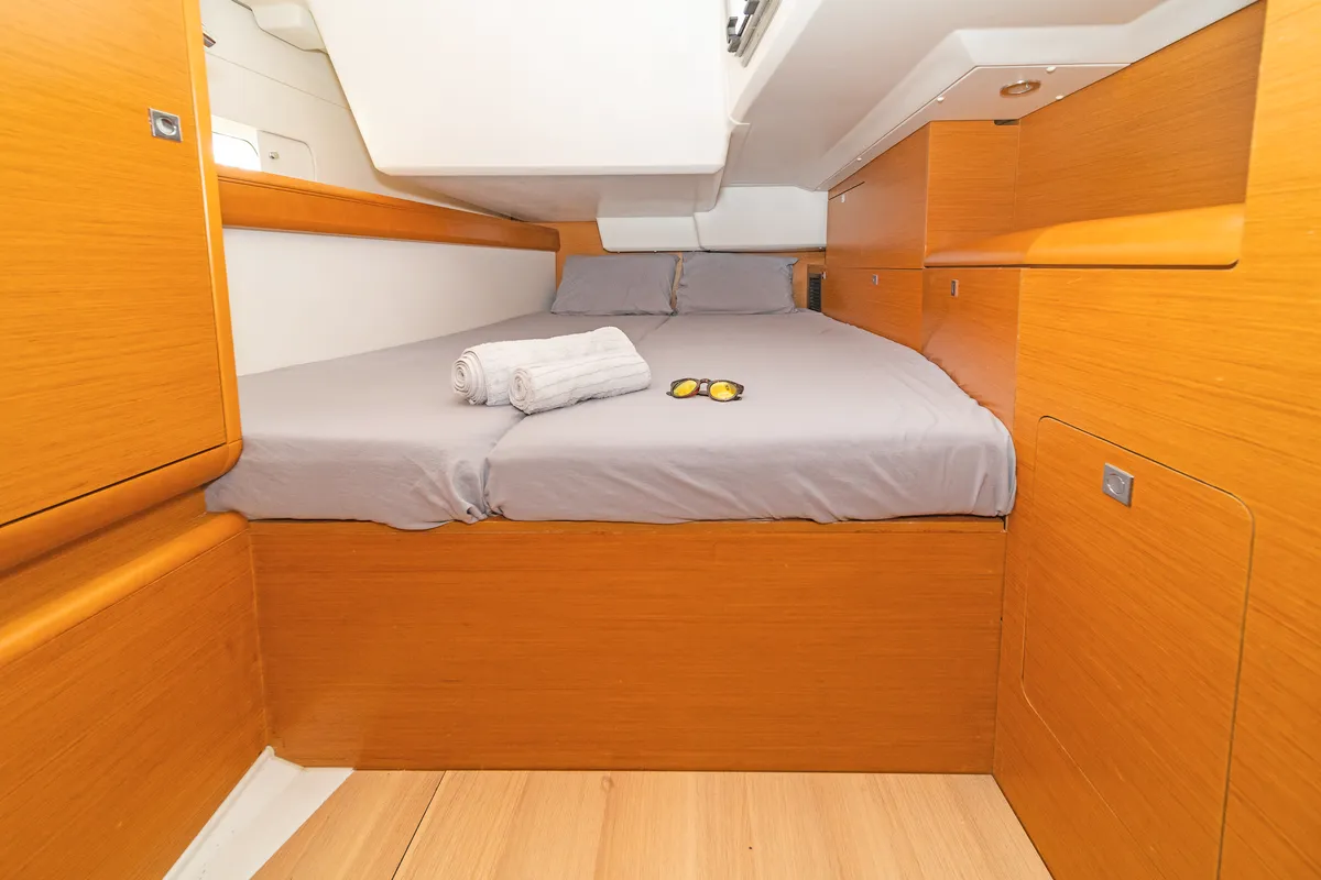 Cabin on Eva , a Jeanneau Sun Odyssey 519 sailboat at Parikia, Greece