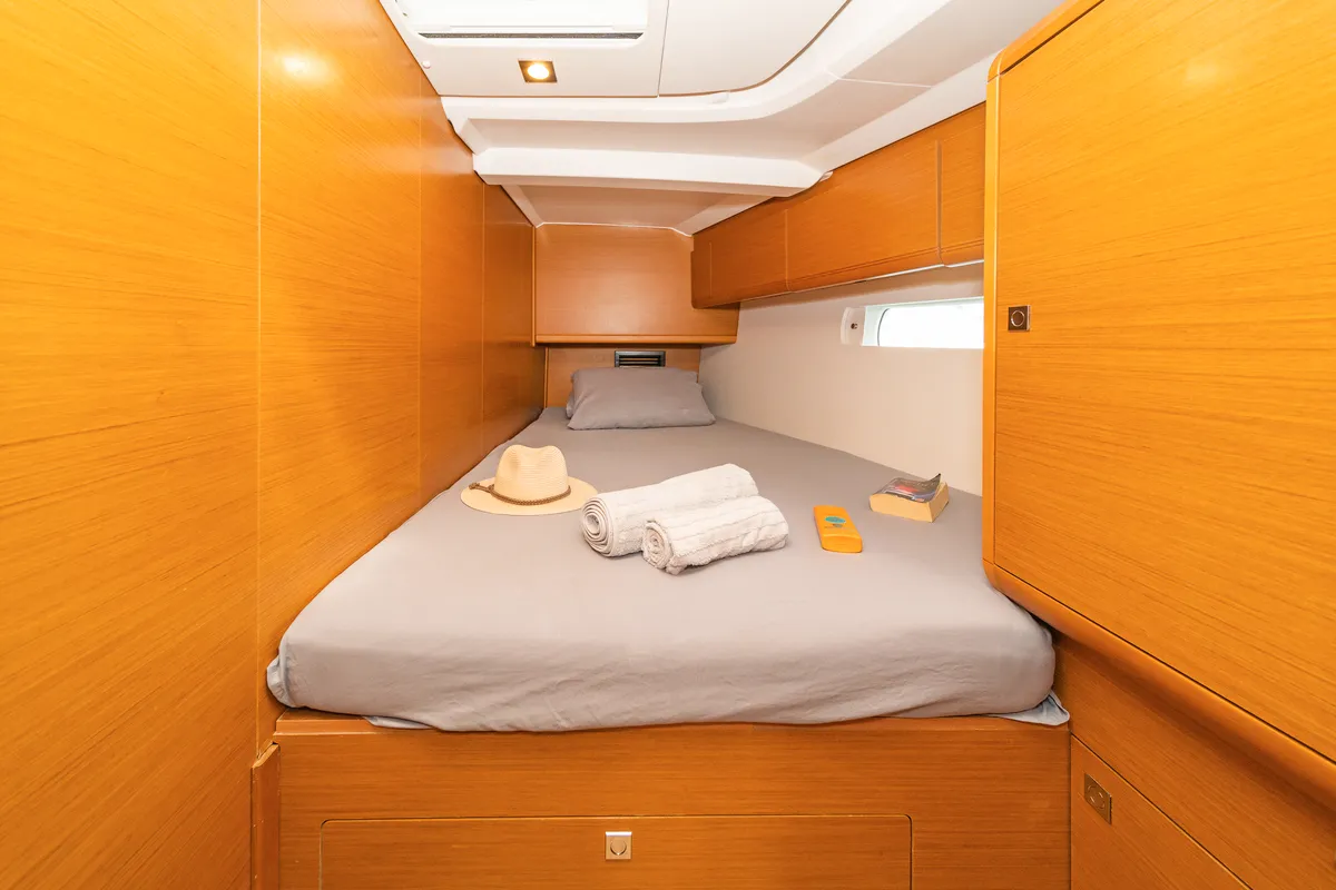 Cabin on Eva , a Jeanneau Sun Odyssey 519 sailboat at Parikia, Greece