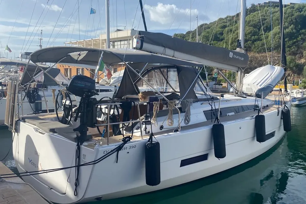 Salon of Yaya, a Dufour 390 sailboat at Olbia, Italy