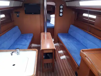 Salon of Rožmarinka, a Dufour 325 GL sailboat at Portorož / Portorose, Slovenia