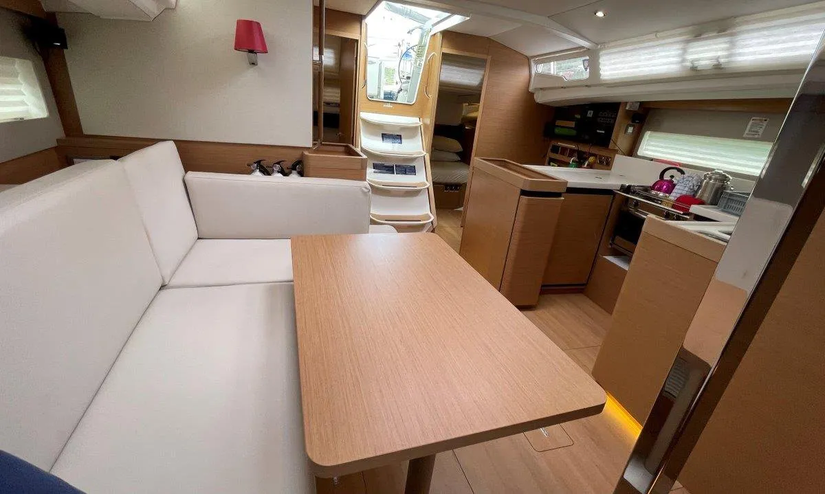 Salon of White Cap, a Jeanneau Sun Odyssey 440 sailboat at Road Town, British Virgin Islands