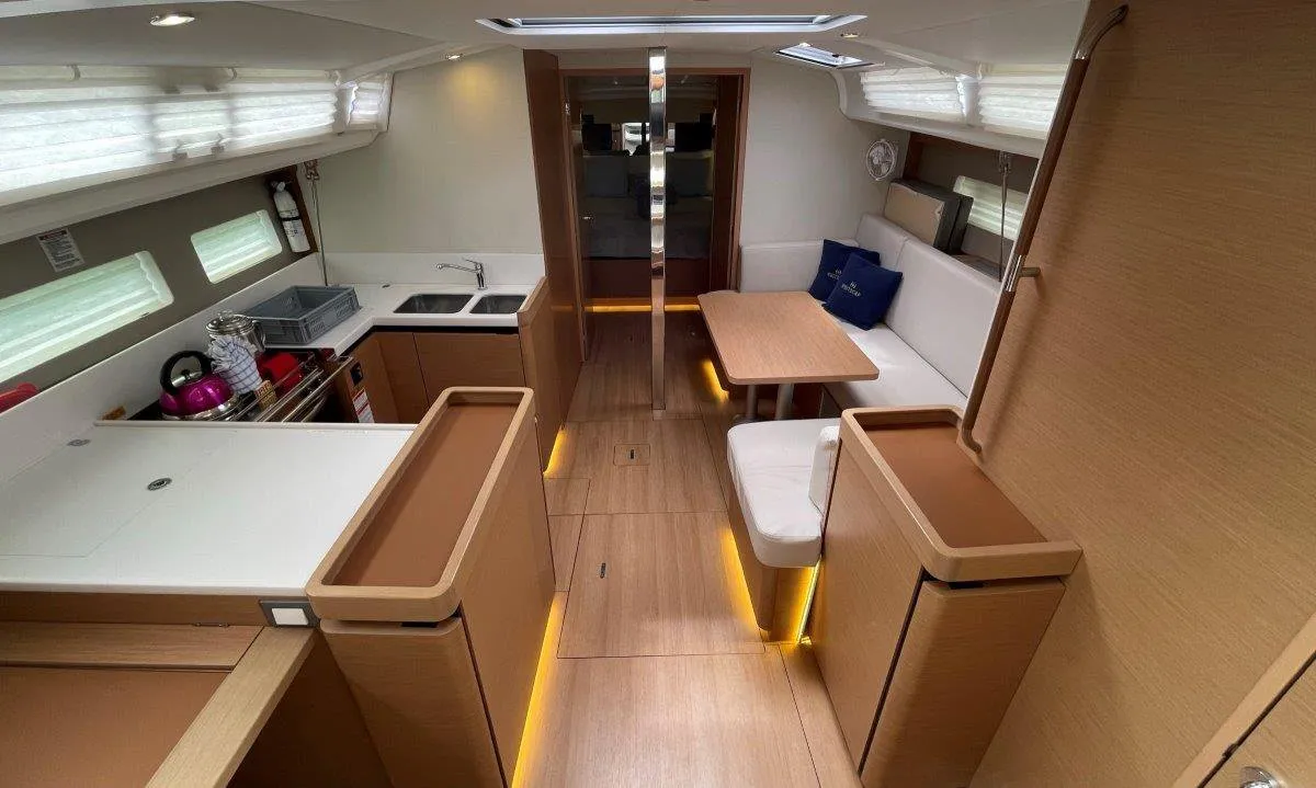 Salon of White Cap, a Jeanneau Sun Odyssey 440 sailboat at Road Town, British Virgin Islands