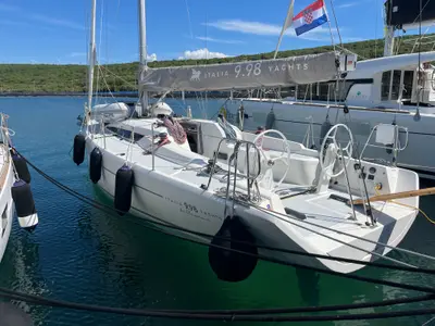 Bellissima, a Italia 9.98 sailboat at Punat, Croatia