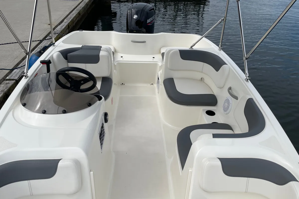 Bayliner E16, a Bayliner E16 motorboat at Göhren-Lebbin, Germany