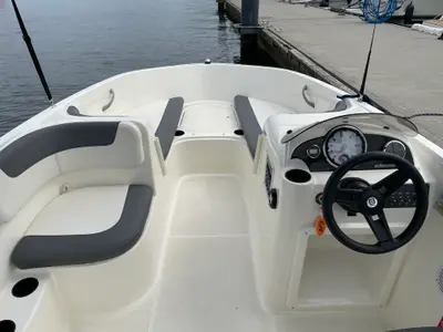 Bayliner E16, a Bayliner E16 motorboat at Göhren-Lebbin, Germany