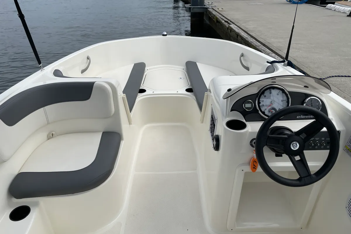Bayliner E16, a Bayliner E16 motorboat at Göhren-Lebbin, Germany