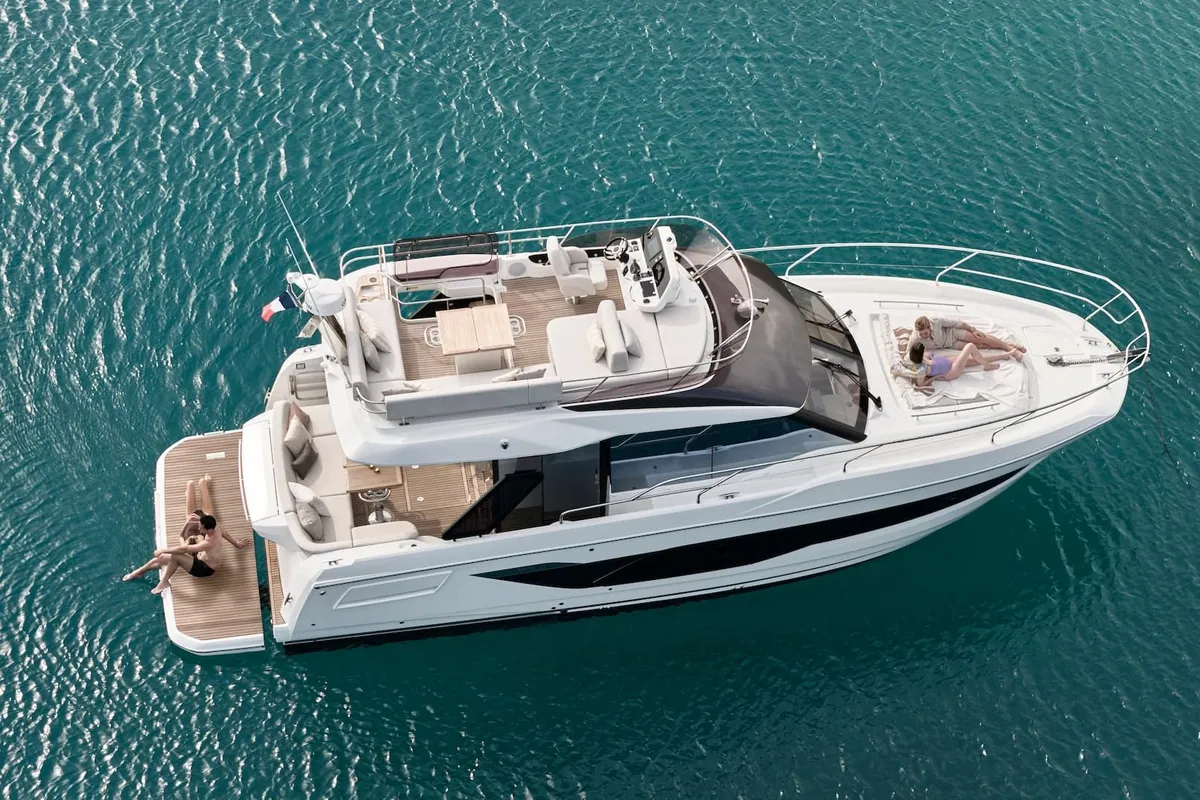 No Stress, a Prestige F4.3 motorboat at Podstrana - Miljevac, Croatia