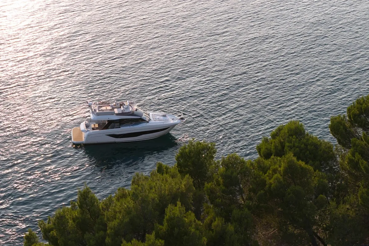 No Stress, a Prestige F4.3 motorboat at Podstrana - Miljevac, Croatia