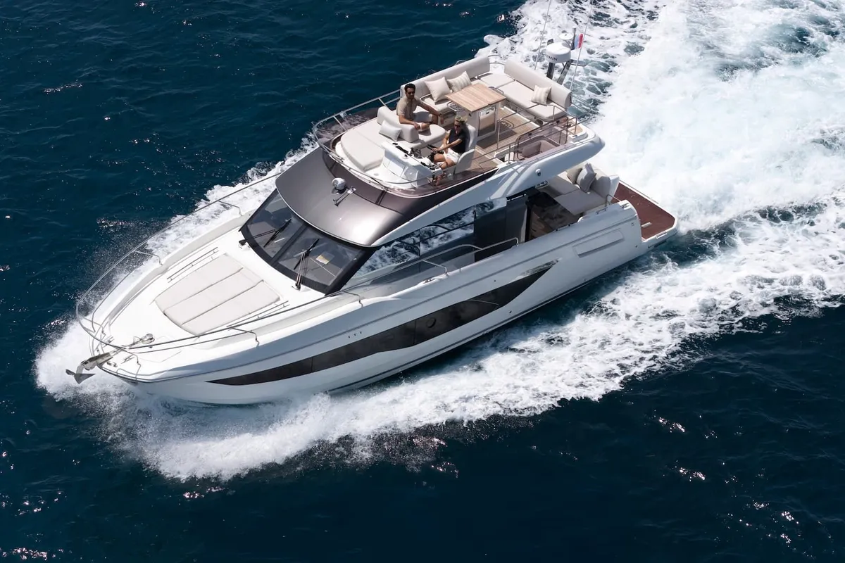No Stress, a Prestige F4.3 motorboat at Podstrana - Miljevac, Croatia