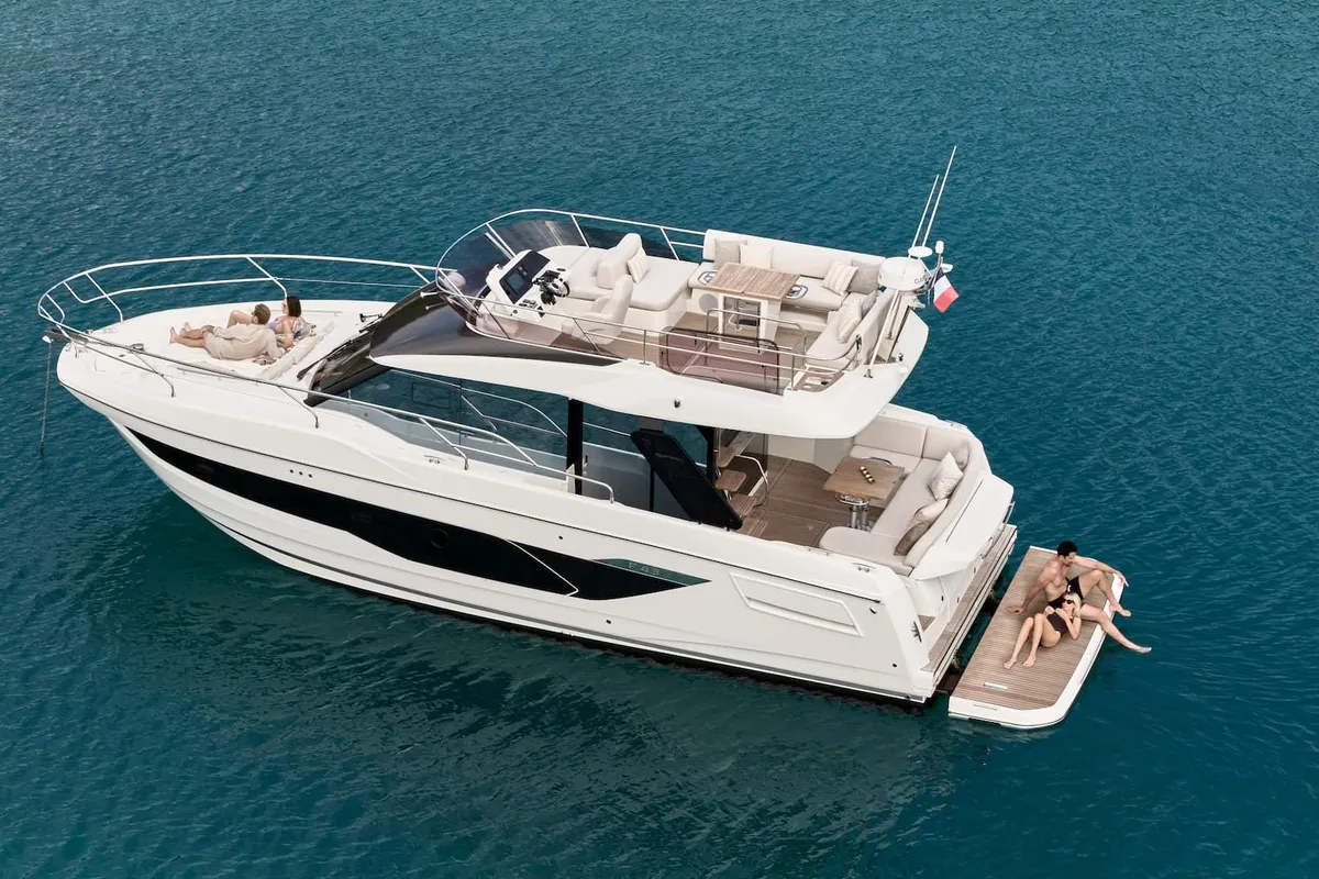 No Stress, a Prestige F4.3 motorboat at Podstrana - Miljevac, Croatia