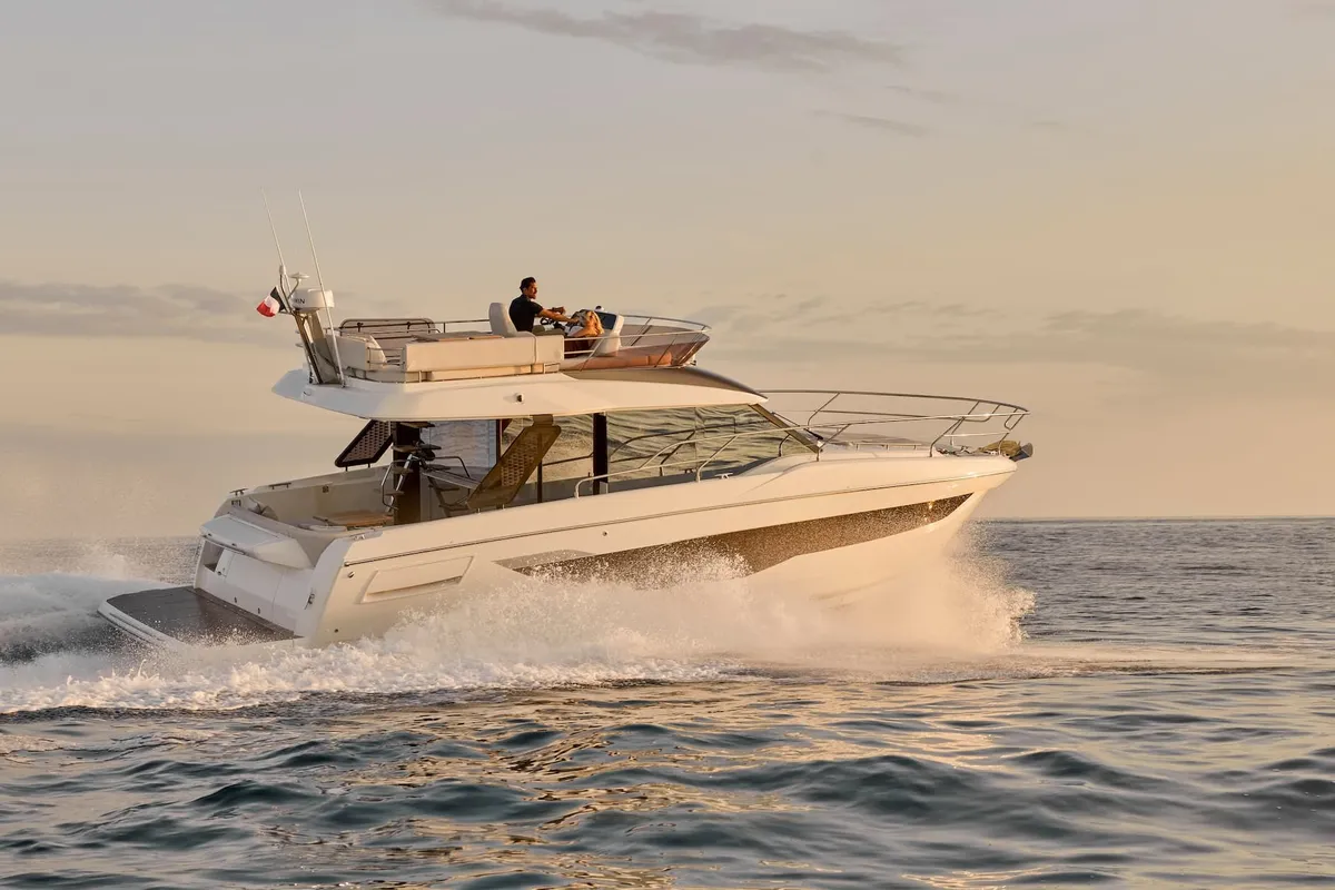No Stress, a Prestige F4.3 motorboat at Podstrana - Miljevac, Croatia