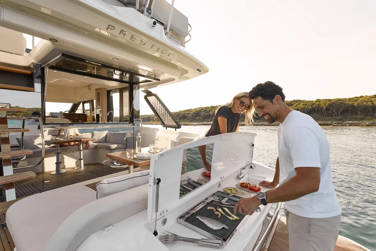 No Stress, a Prestige F4.3 motorboat at Podstrana - Miljevac, Croatia