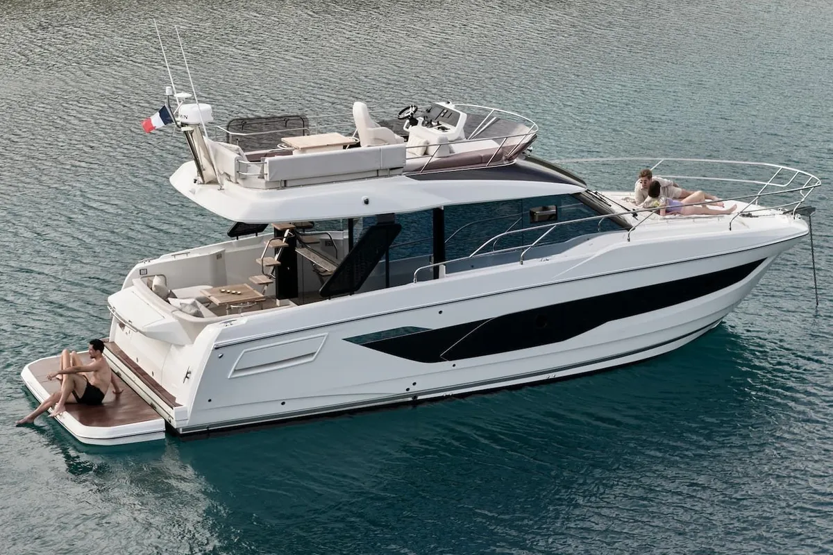 No Stress, a Prestige F4.3 motorboat at Podstrana - Miljevac, Croatia
