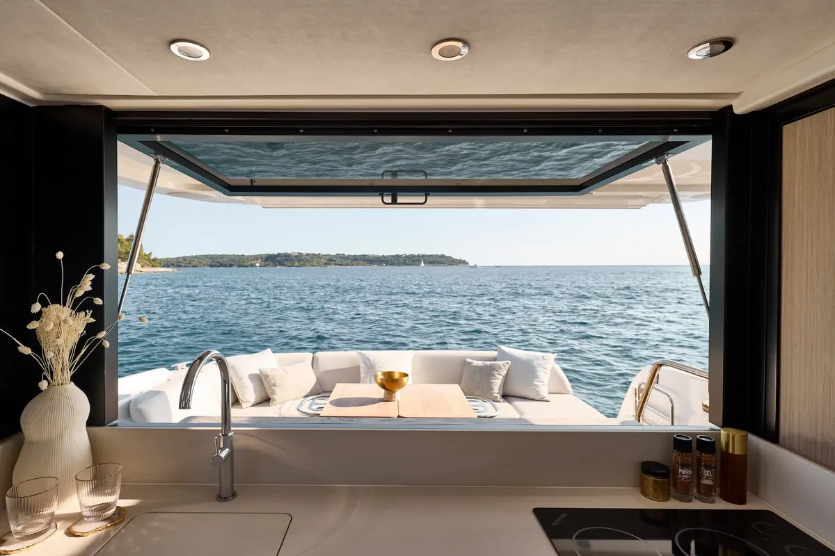 No Stress, a Prestige F4.3 motorboat at Podstrana - Miljevac, Croatia