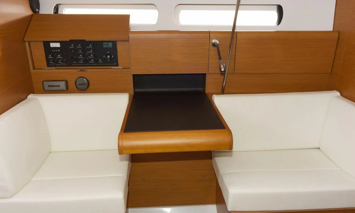 Salon of Rocky, a Jeanneau Sun Odyssey 409 sailboat at Flensburg, Germany