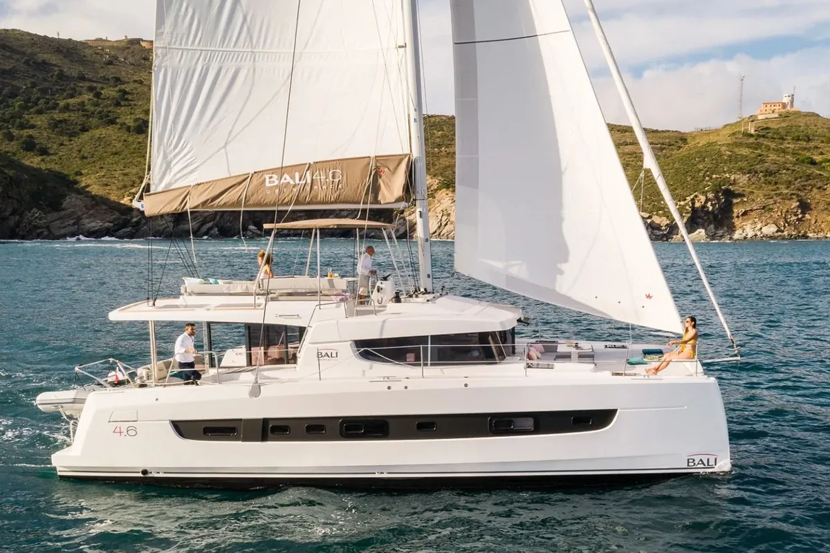 Exterior view of Noni, a Bali 4.6 catamaran at Lavrion, Greece