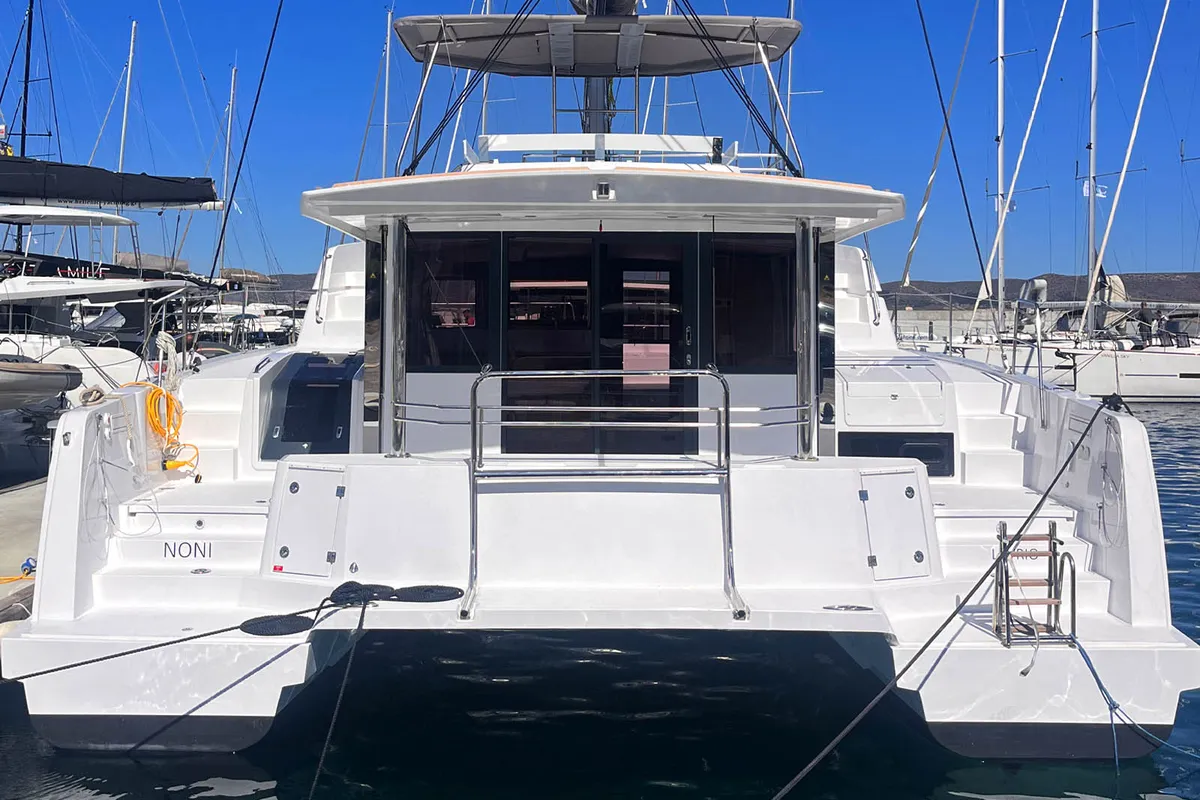 Exterior view of Noni, a Bali 4.6 catamaran at Lavrion, Greece