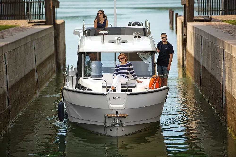 14, a Balt Sun Camper 35 motorboat at Casier, Italy