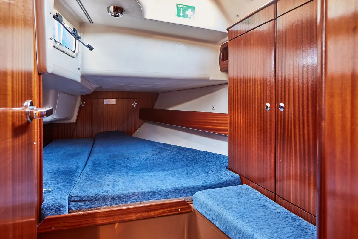 Cabin on Pillabans, a Bavaria 38 sailboat at Vigo, Spain