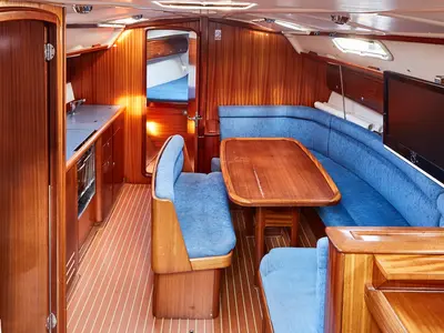 Salon of Pillabans, a Bavaria 38 sailboat at Vigo, Spain