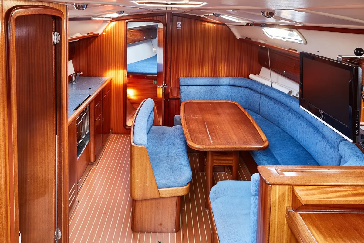 Salon of Pillabans, a Bavaria 38 sailboat at Vigo, Spain