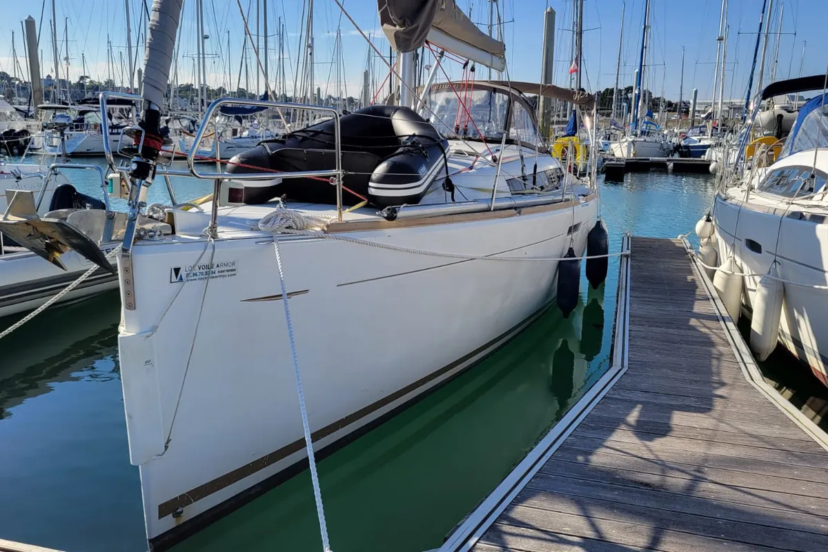 Exterior view of Corail, a Jeanneau Sun Odyssey 379 sailboat at Saint-Cast-le-Guildo, France